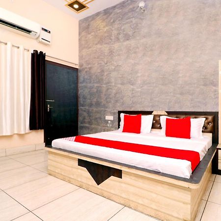 Hotel O Pushp Vatika Bhiwani Exteriör bild