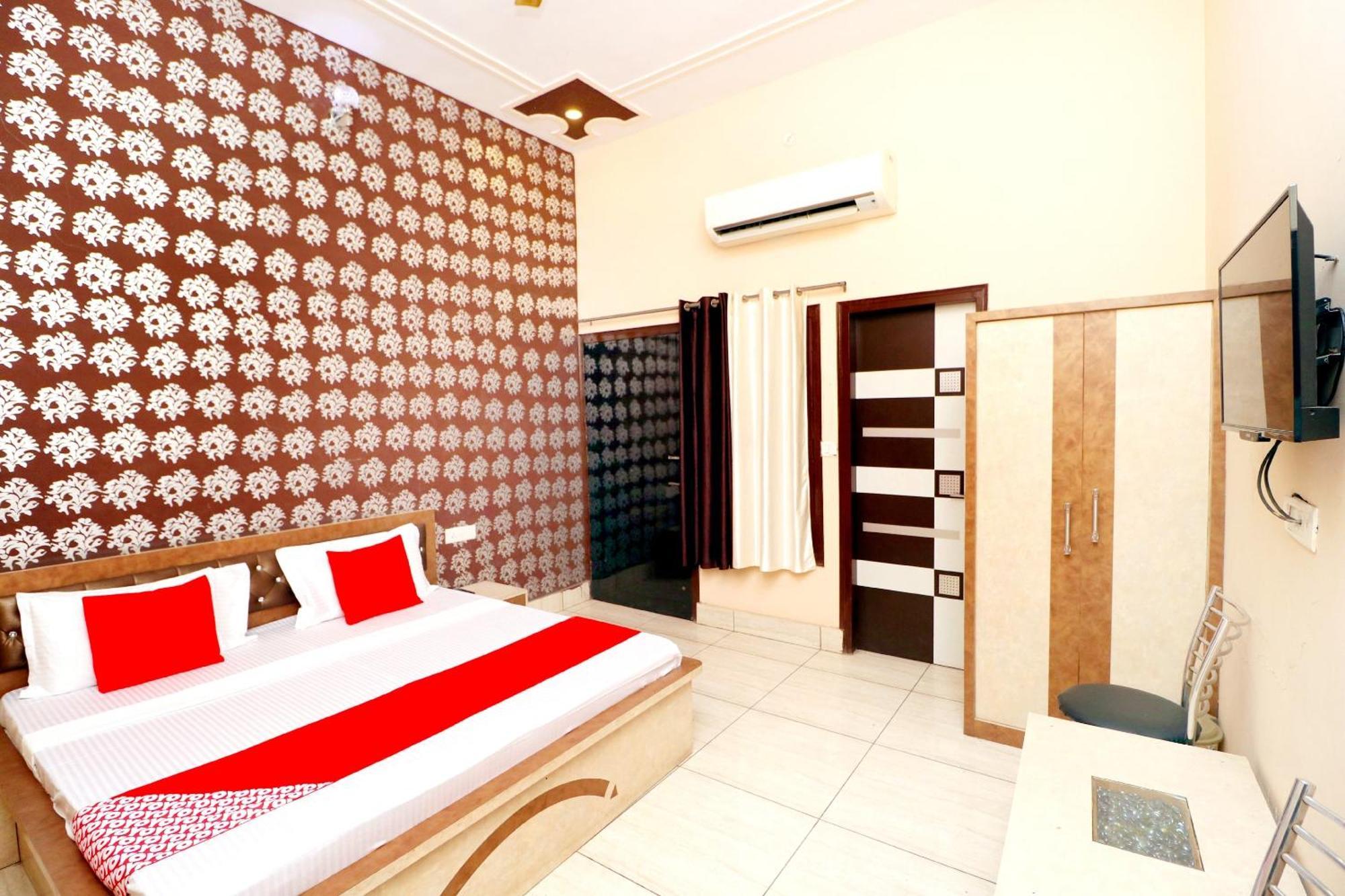Hotel O Pushp Vatika Bhiwani Exteriör bild
