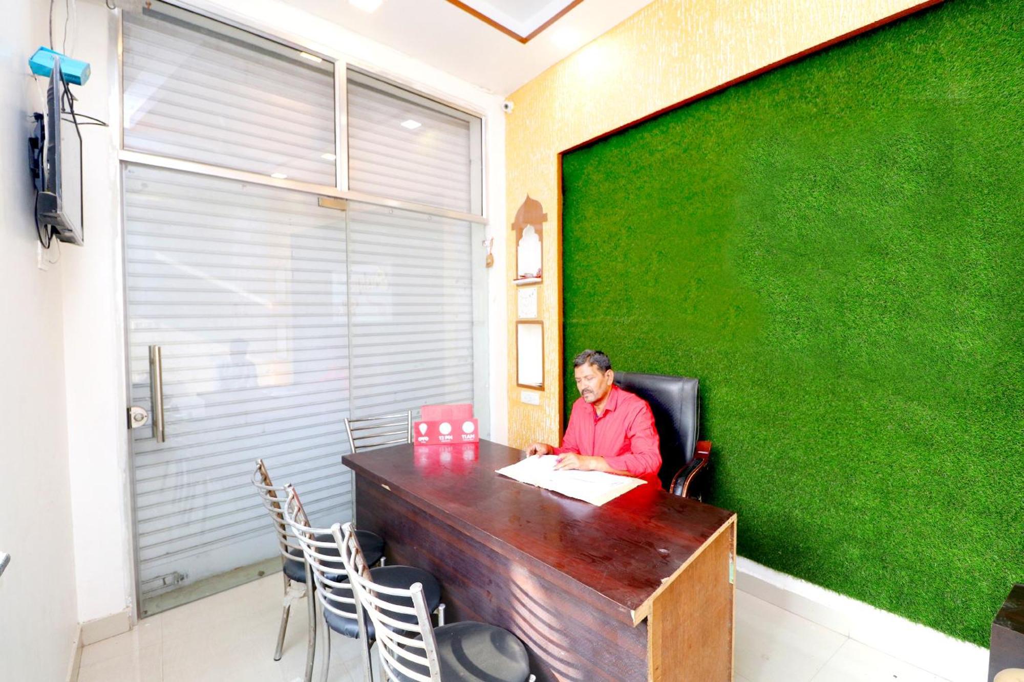 Hotel O Pushp Vatika Bhiwani Exteriör bild