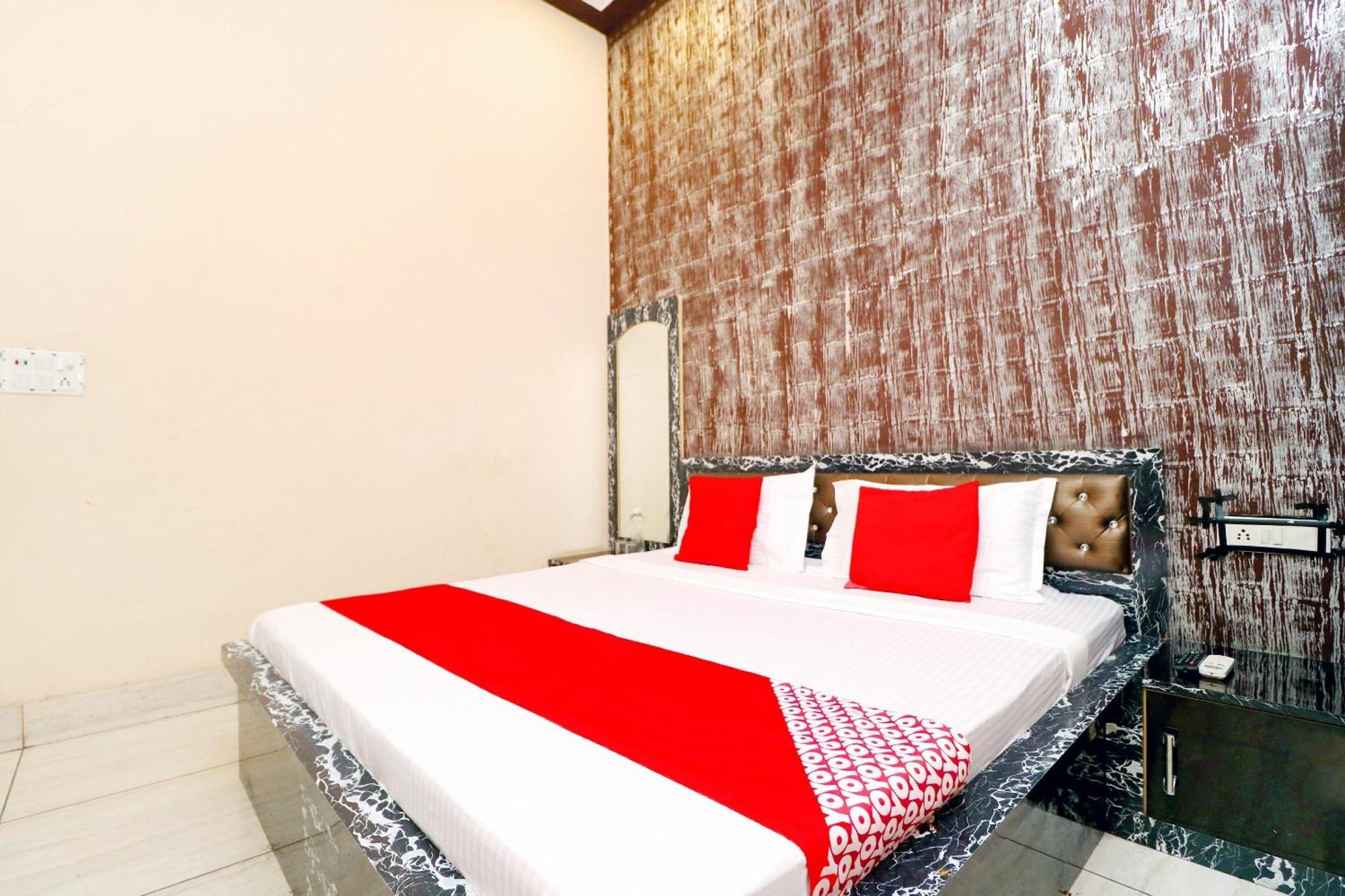 Hotel O Pushp Vatika Bhiwani Exteriör bild