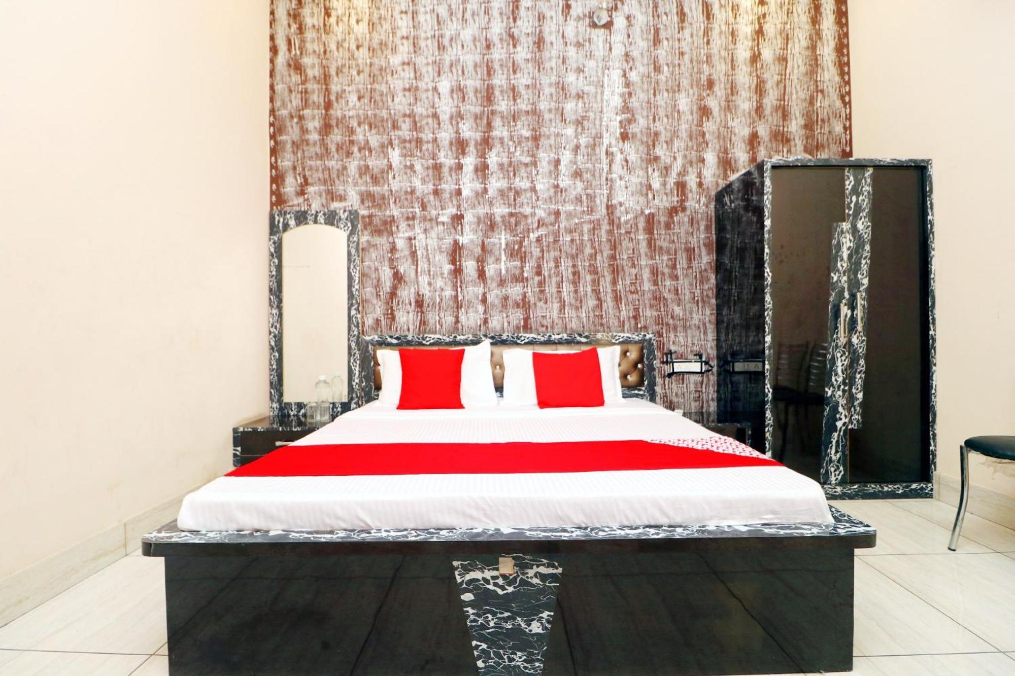 Hotel O Pushp Vatika Bhiwani Exteriör bild