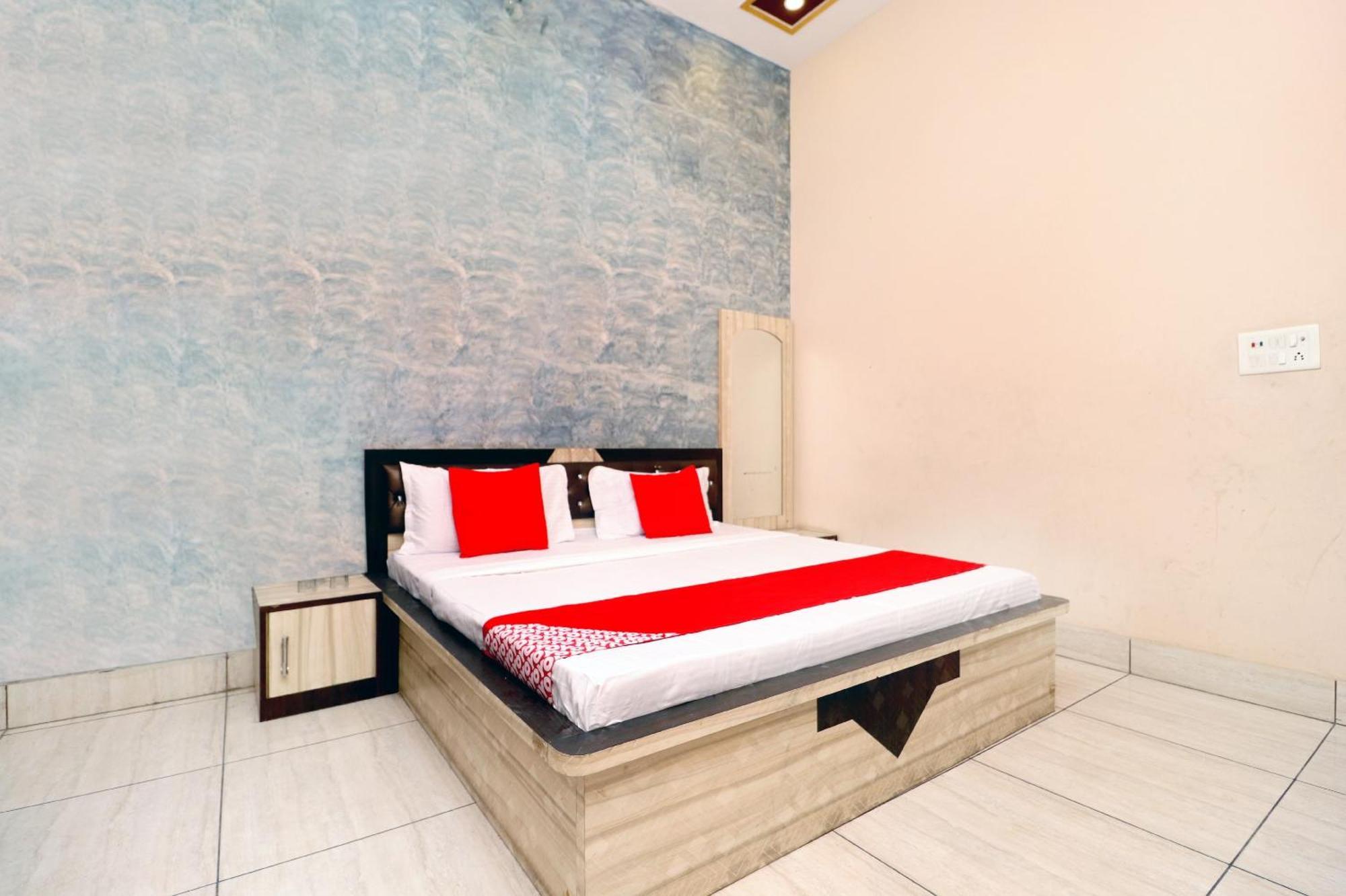 Hotel O Pushp Vatika Bhiwani Exteriör bild